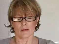 Violación de la chica en la mesa con un amigo de peliculas italianas en español xxx su
